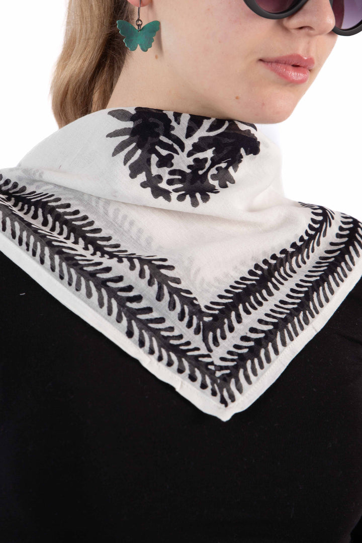 Skyrian White Bandana