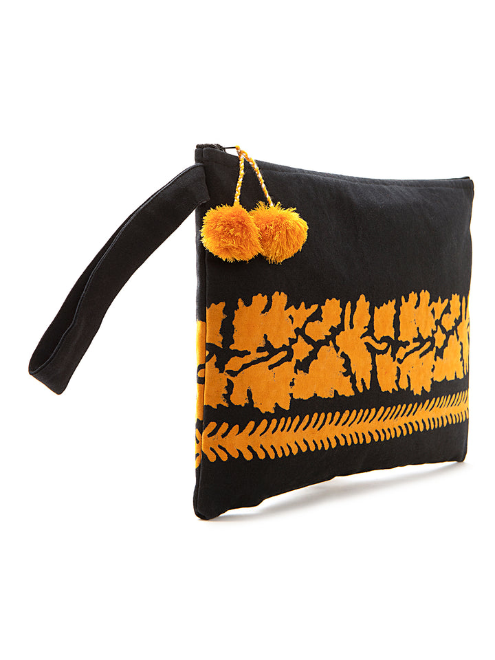 Skyrian Wristlet Black
