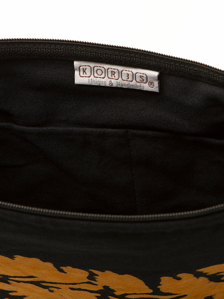 Skyrian Wristlet Black